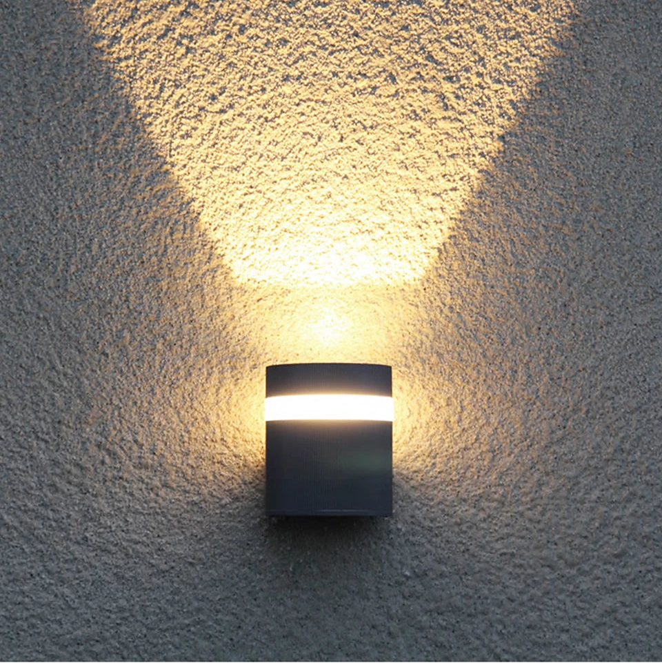 LED utomhusvägglampa svart cylindrisk design