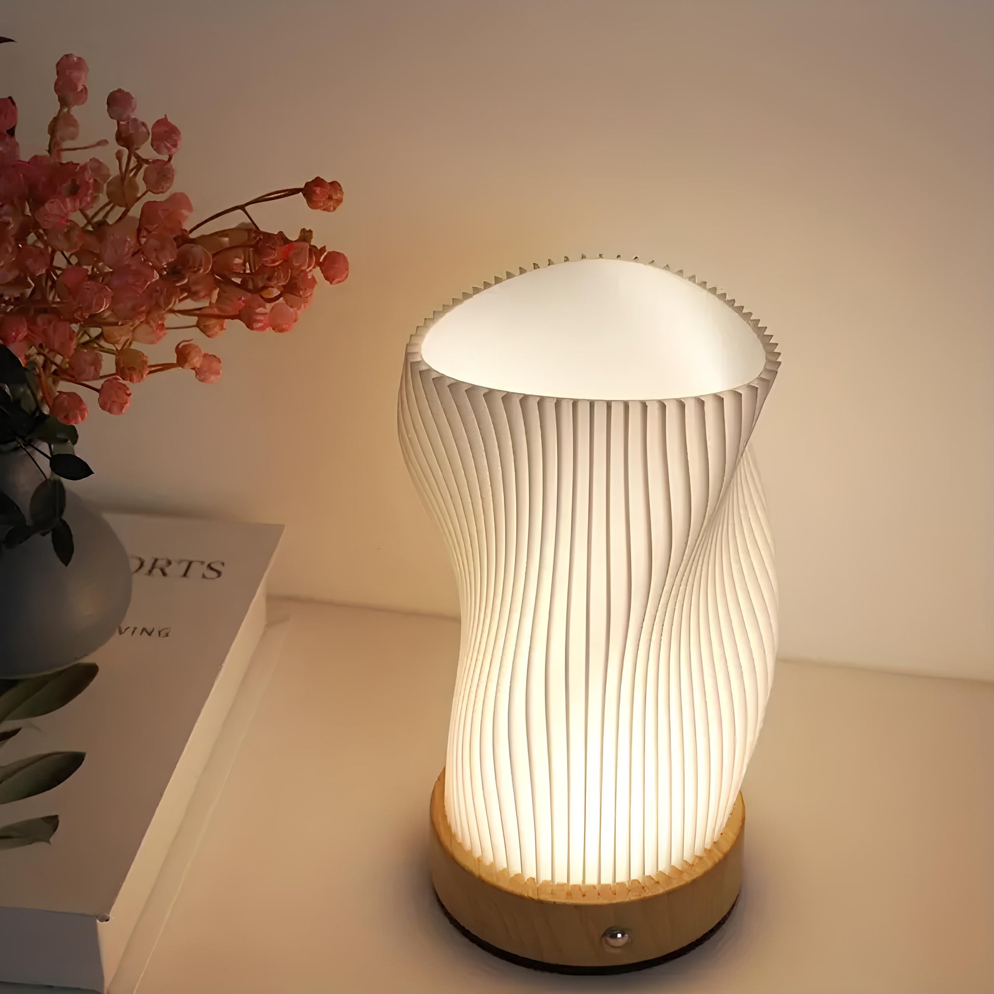 Modern bordslampa med LED-ljus och dekorativ siluett