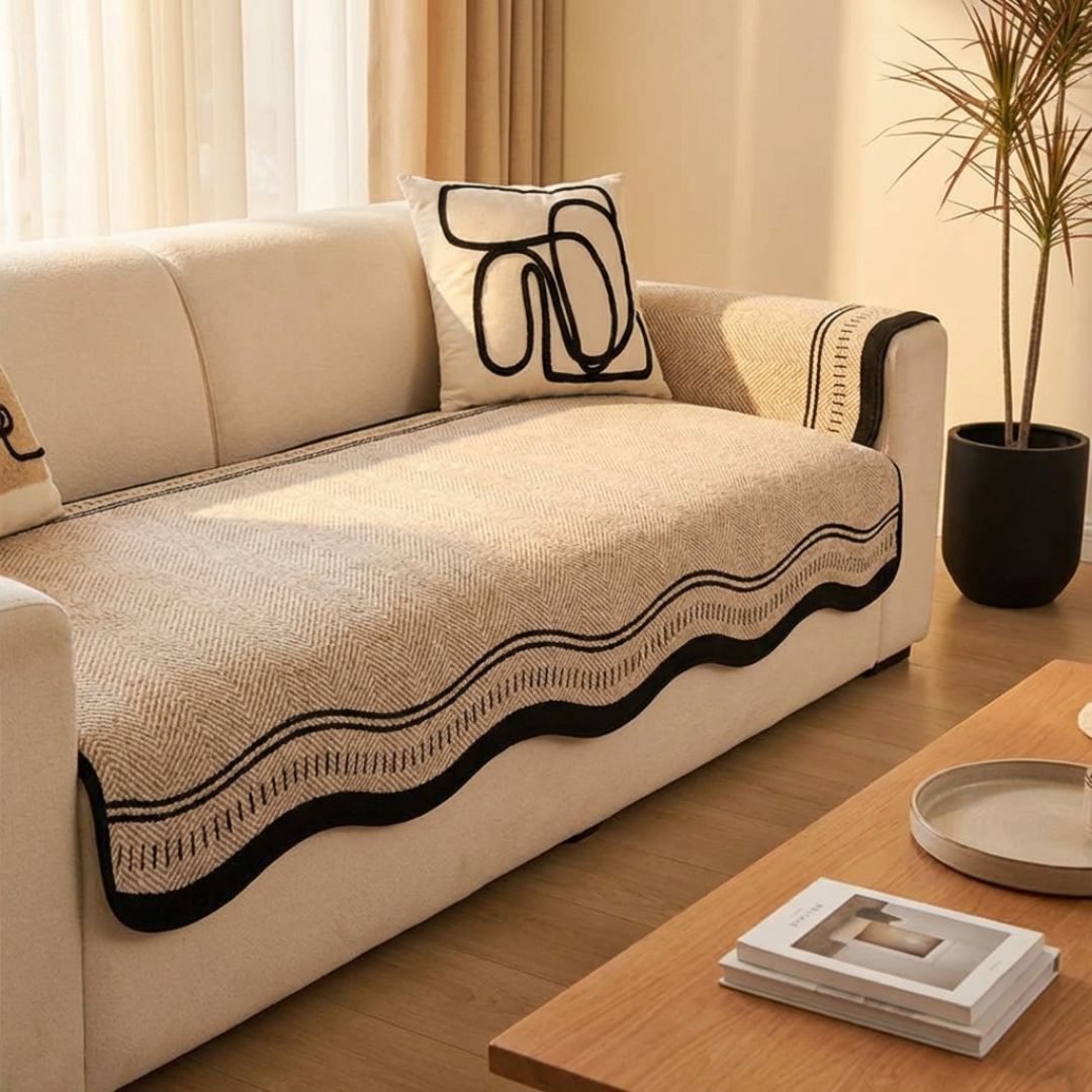 Soffskydd i chenille som ger soffan ett uppdaterat och elegant utseende