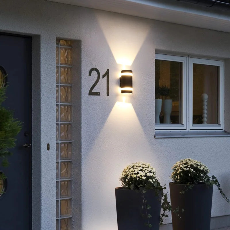 LED utomhusvägglampa svart cylindrisk design
