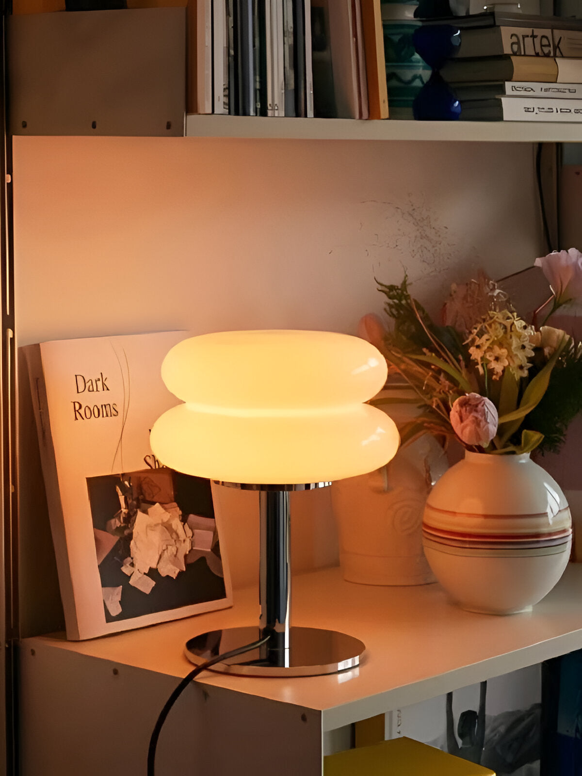 Macaron Inspirerad Bordslampa - Elegant Bordslampa i Glas för en Livlig Rumsatmosfär