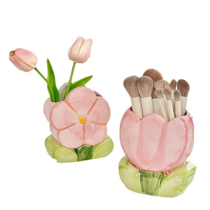 Keramiskt pennställ med blommönster