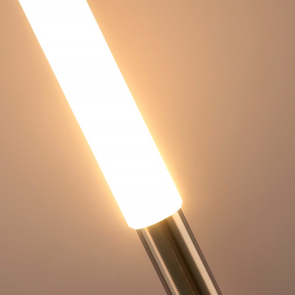 LED-solcellslampa med naturinspirerad vasslook i trädgård