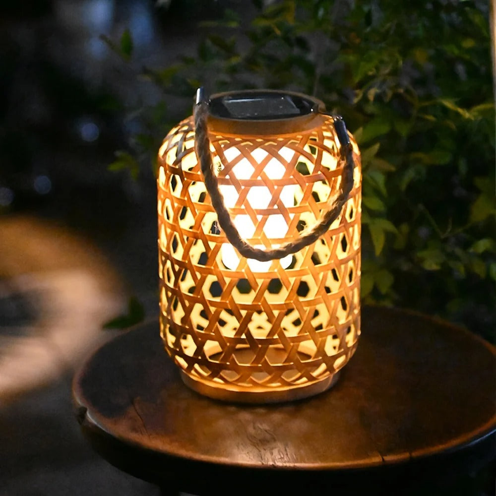 Solutomhuslampa i bambu