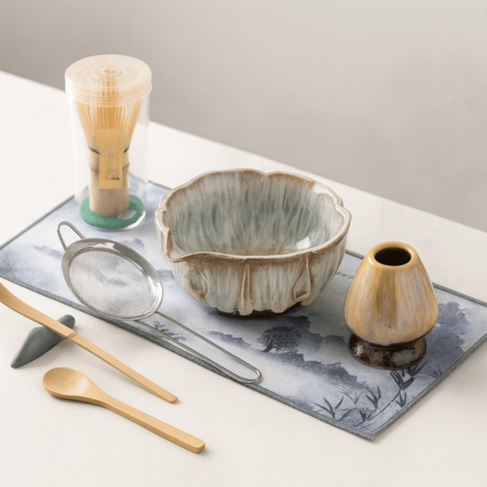 Artisan Matcha Set 8-delar – Handgjord Keramikskål (550ml), Bambusvisp & Sikt – Japanskt Teceremonigåvoset
