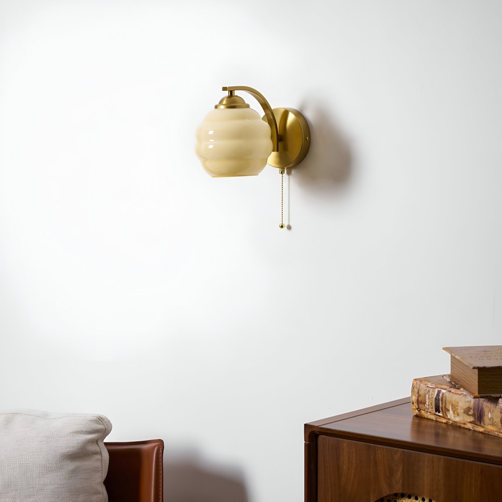 Vägglampa Art Deco-stil – Guld och krom – Vit glasglob – E27-fattning – Ø 15 cm