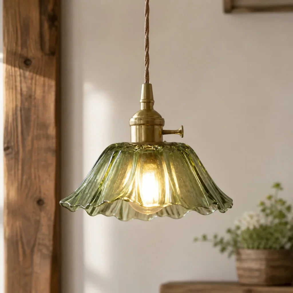Taklampa I Vintageglas Med Blomformad Skärm