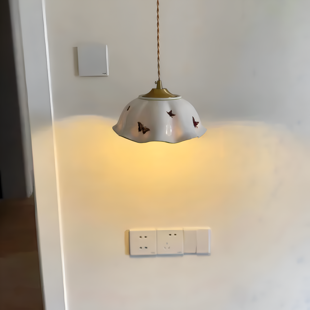 ChicBliss Taklampa - Charmig Fjäril Keramik LED Hänglampa