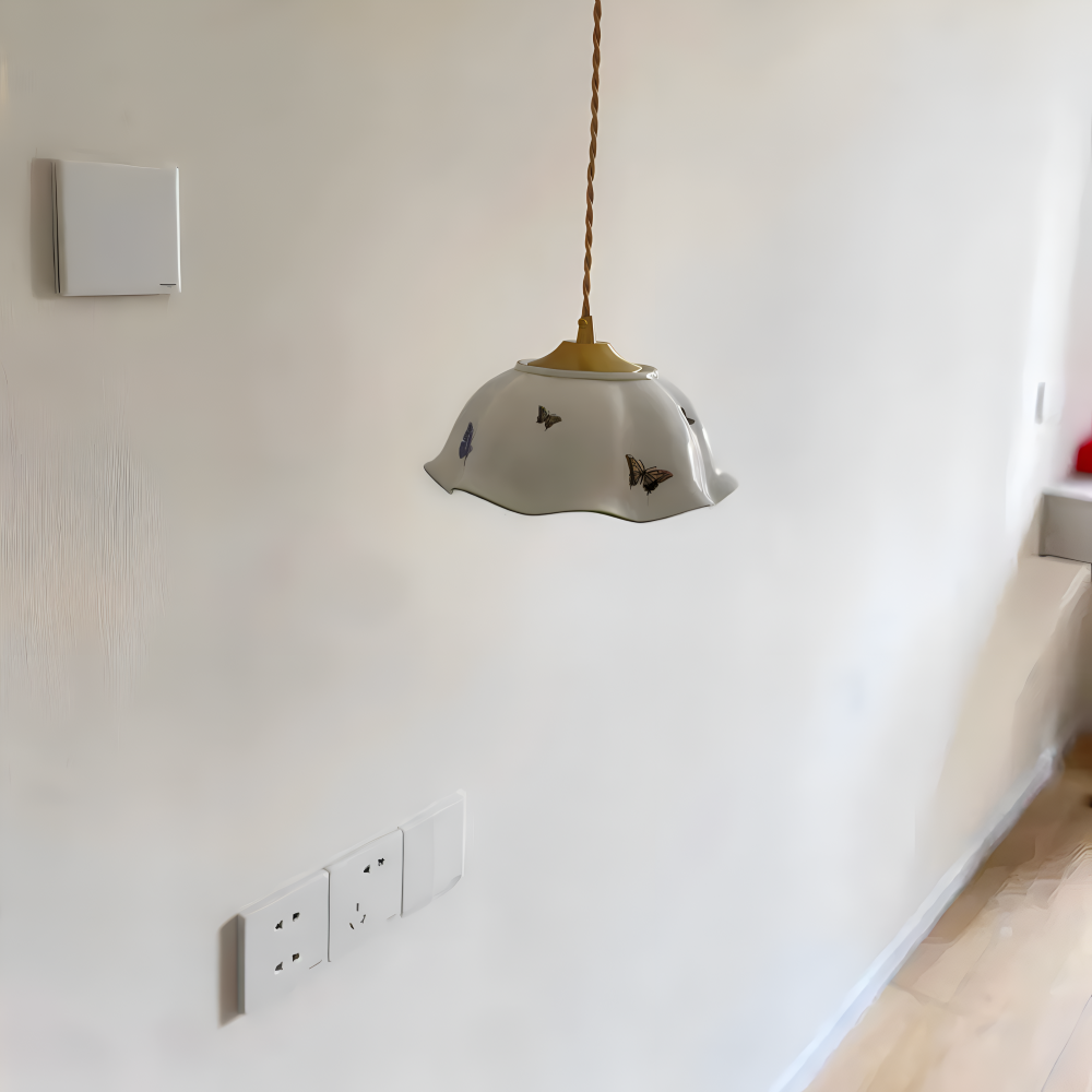 ChicBliss Taklampa - Charmig Fjäril Keramik LED Hänglampa