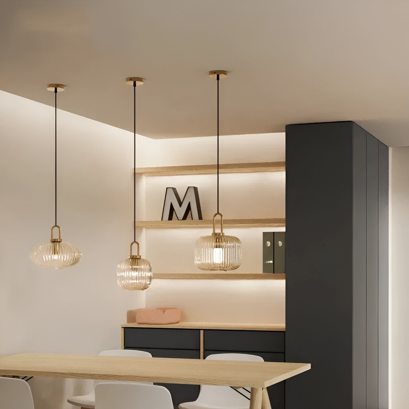 ClaChic Hänglampa - Vit & Guld Nordisk Ribbad Glas Pendellampa