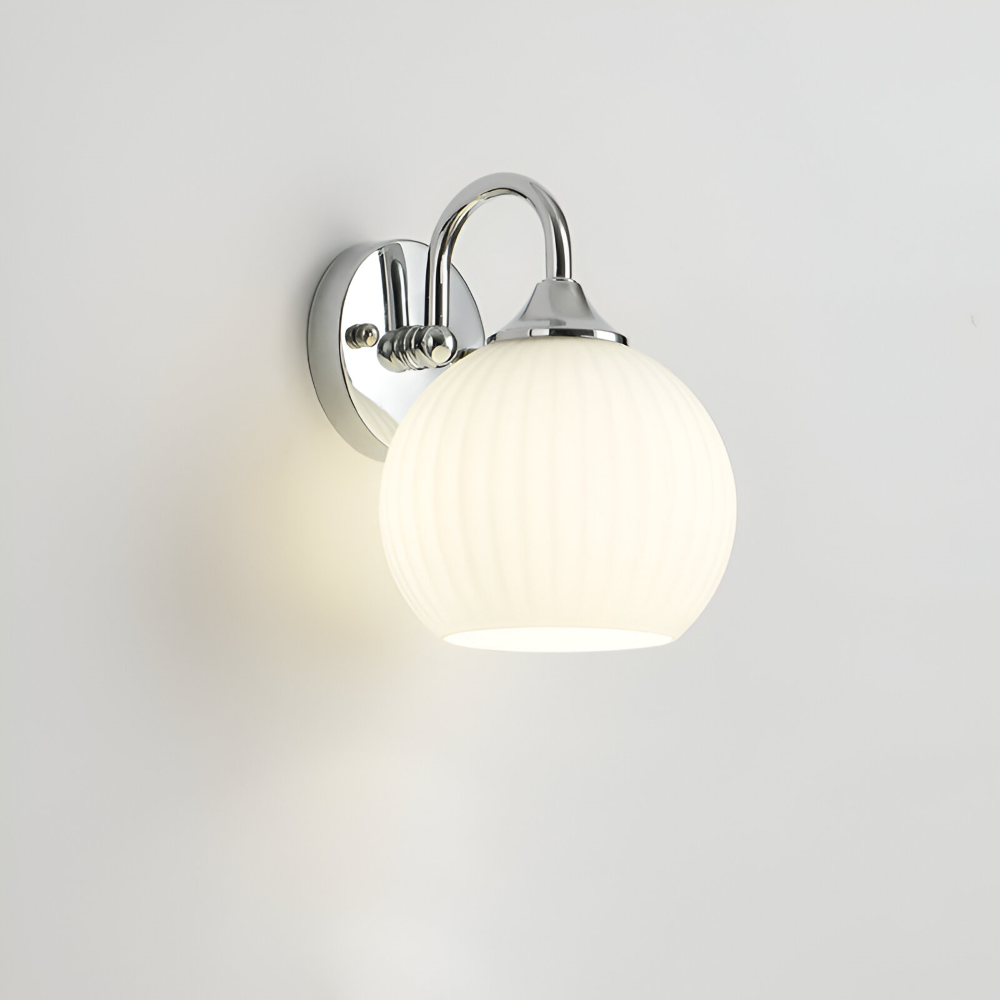Samtida Klotformad Randig Glasvägglampa - LED Vägglampa med Järndetaljer för Vardagsrummet