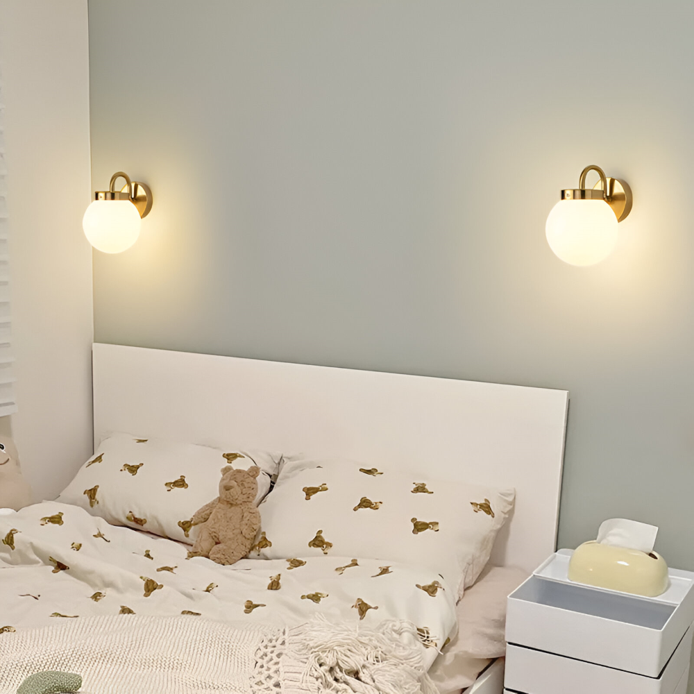 Samtida Klotformad Randig Glasvägglampa - LED Vägglampa med Järndetaljer för Vardagsrummet