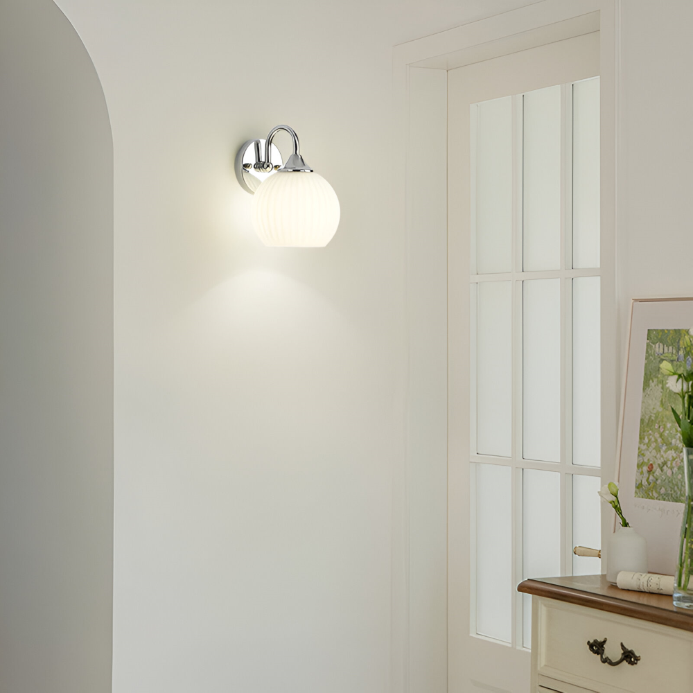 Samtida Klotformad Randig Glasvägglampa - LED Vägglampa med Järndetaljer för Vardagsrummet