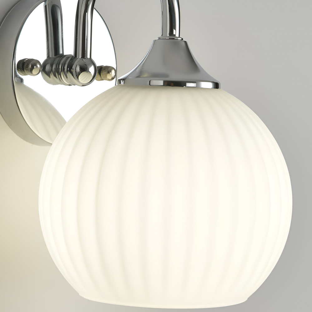 Samtida Klotformad Randig Glasvägglampa - LED Vägglampa med Järndetaljer för Vardagsrummet