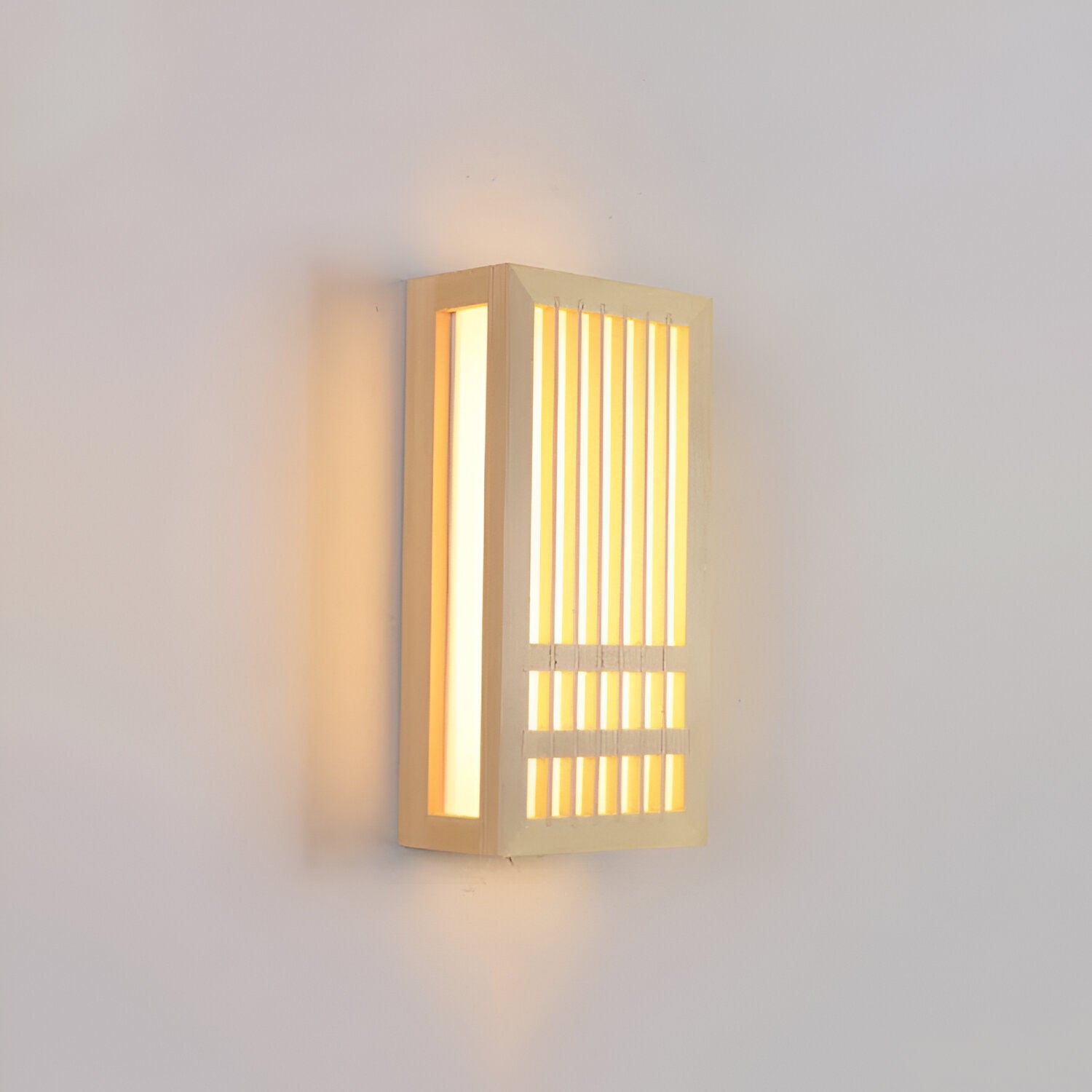 DoaGlow Japansk Vägglampa av Trä - Modern Japansk Belysning av Trä och Akryl