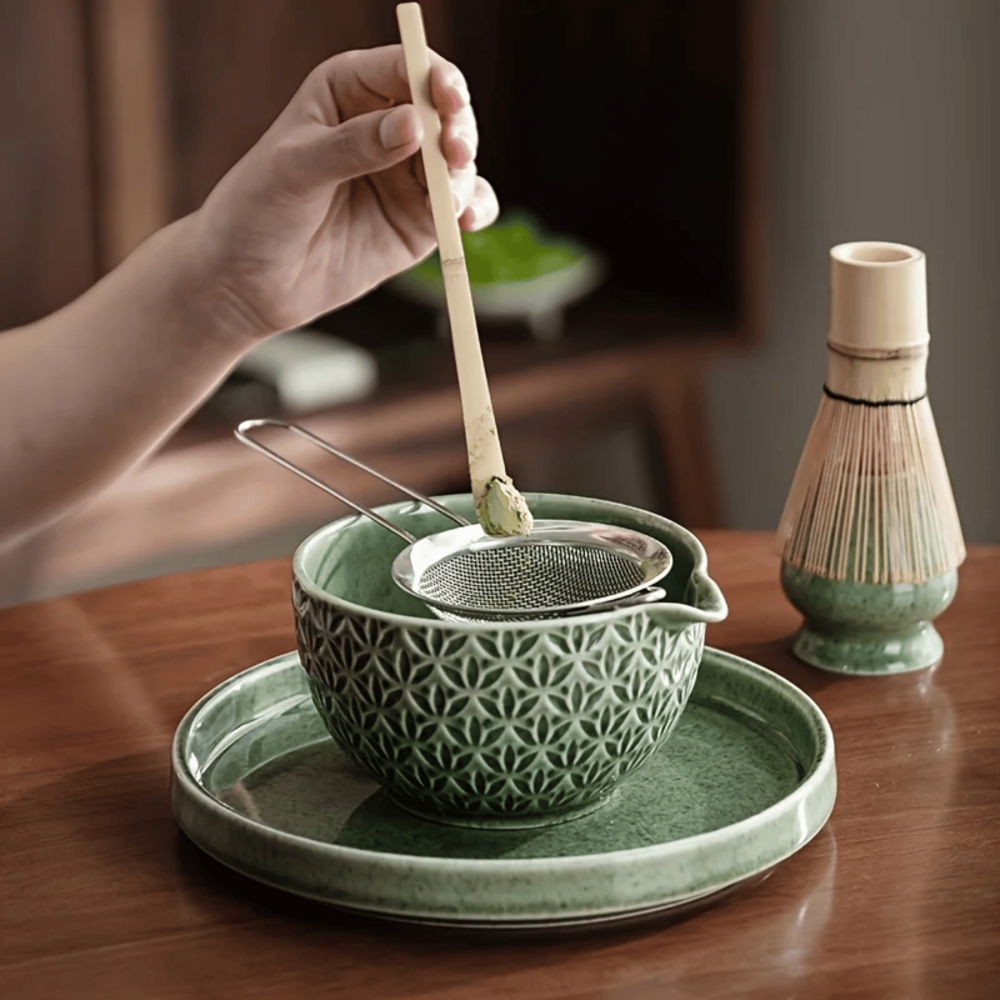Premium Japanskt Matcha Te Set – Keramik- och Bambustillbehör för Autentiska Tezeremonier – Inkluderar 500ml Matchaskål, Visp och Sikt, 5/6-delat