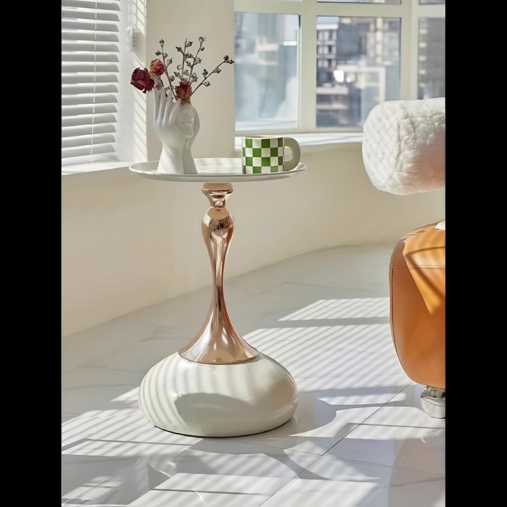 Elegant Rund Vit Sidobord med Guldbas - Samtida Minimalistiskt Metallbord