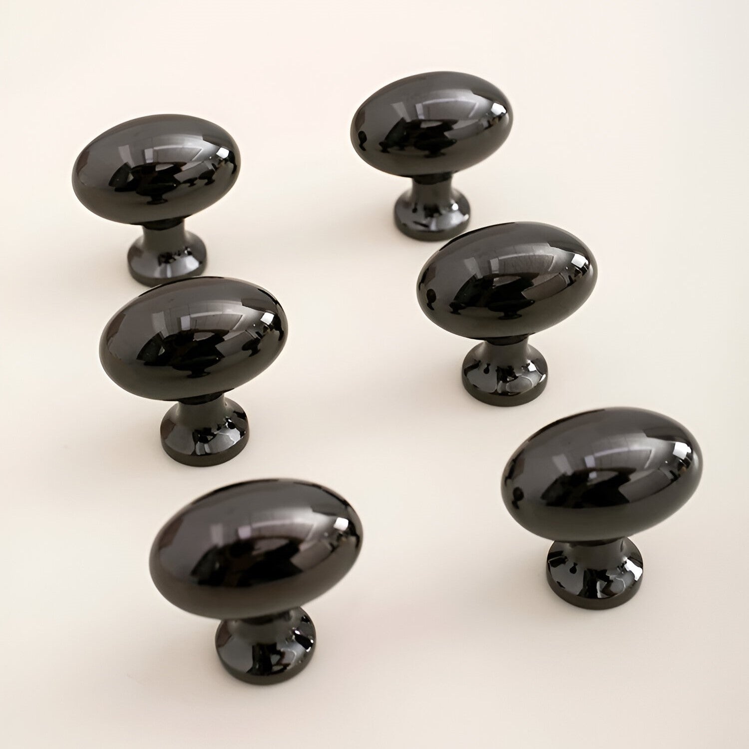 Eleganta Massiva Messingskåpsknoppar - Premium Italienskt Hantverk