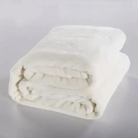 Närbild som visar plädens täta och mjuka mikrofleece