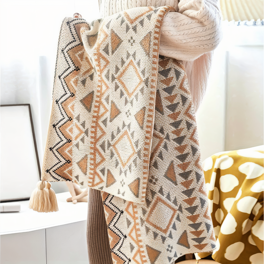 GeoFringe Plaid - Geometrisk Boho Fleecefilt - Dekorativ Stickad Pläd