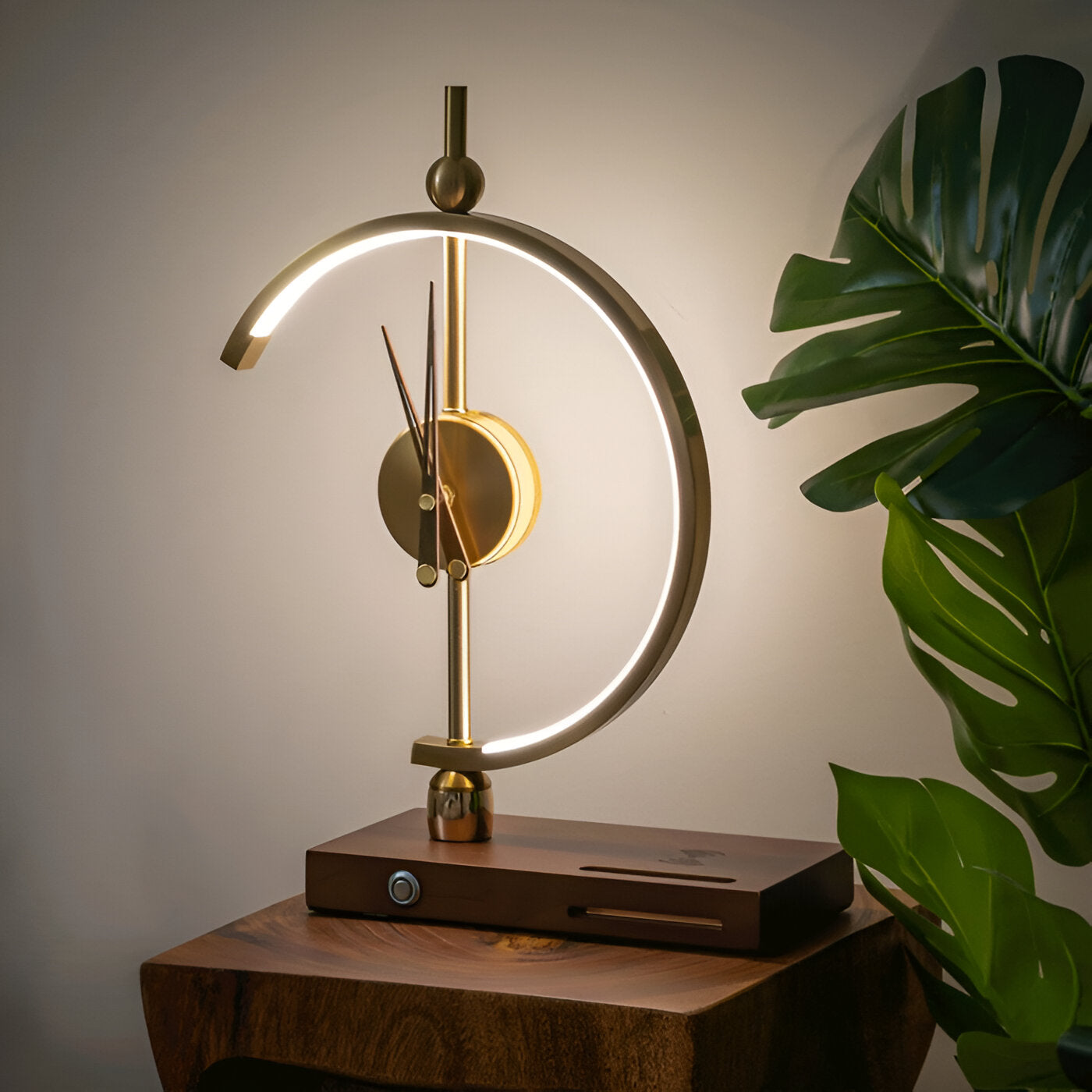 GLux Klocka - LED Bordslampa Gyllene Tid - Geometrisk Qi Trådlös Laddare & Klocka