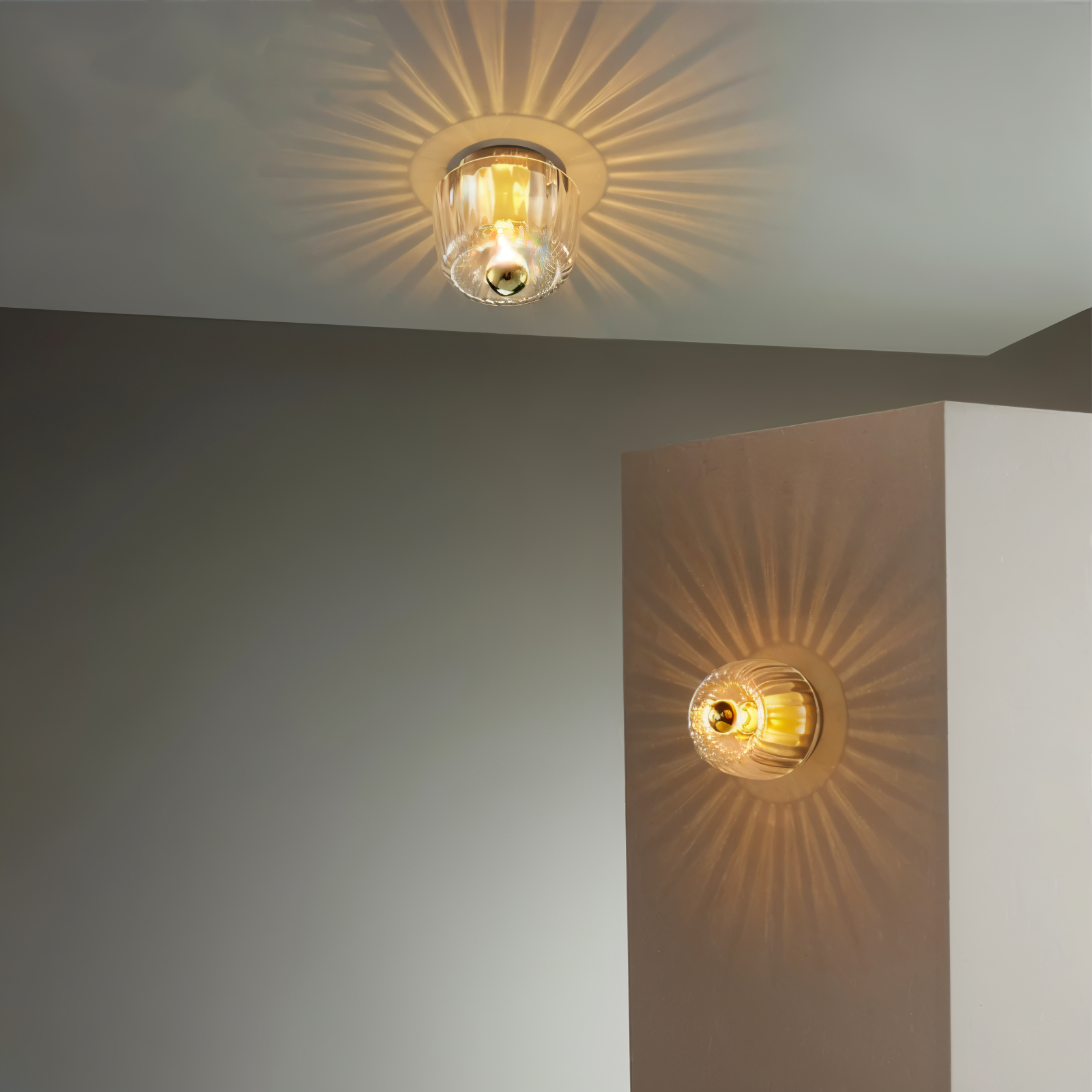 KnobRay Vägglampa - Ribbad Glasvägglampa - Bauhaus Vägglampa