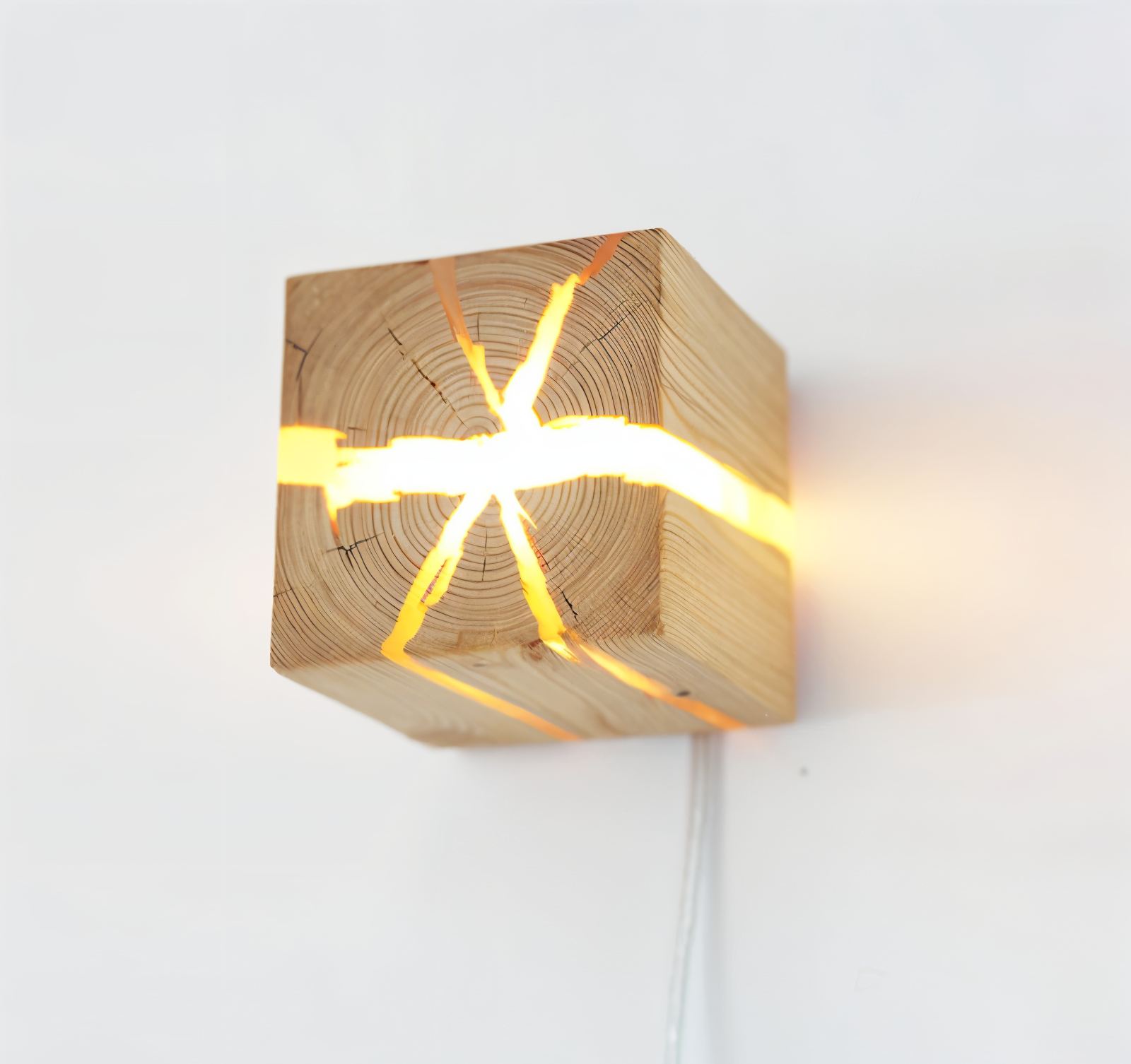 QuadCrackle Vägglampa - Handgjord Trävägglampa med konstnärlig Crackle-design