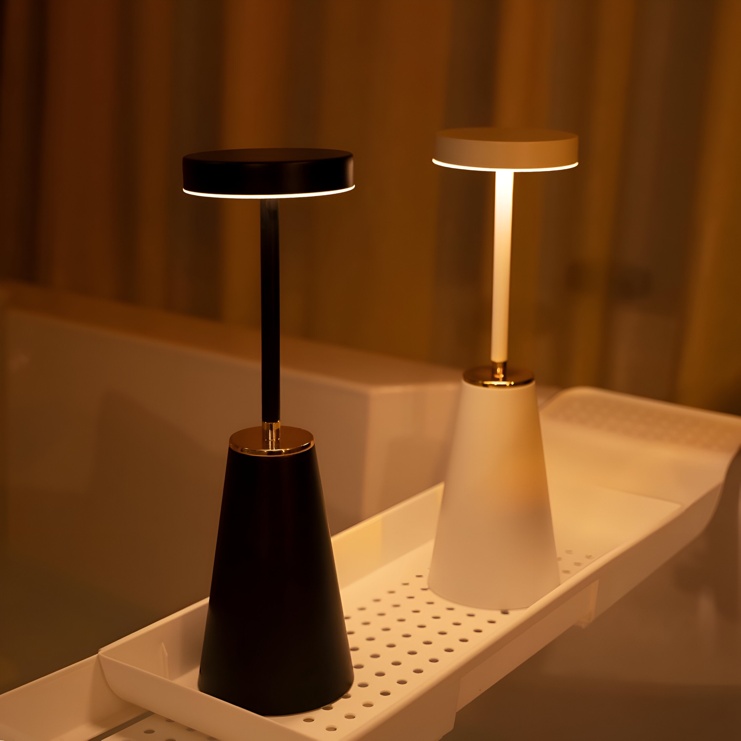 Sleek Lamp - Sladdlös Lyxig Bordslampa för en Modern Atmosfär
