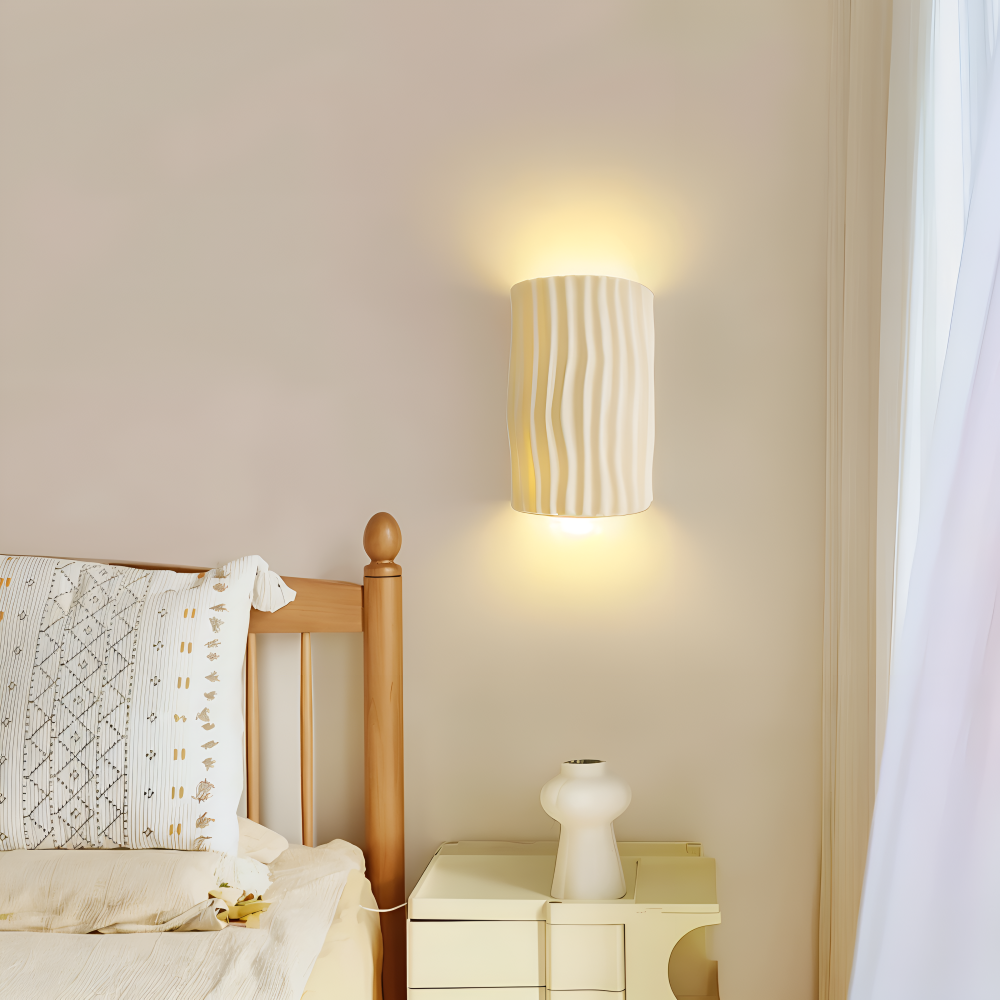 HuePleat VÀgglampa - Kurvig Plisserad Resin V Àgglampa - Upp- och NedÄtriktade V Àgglampor