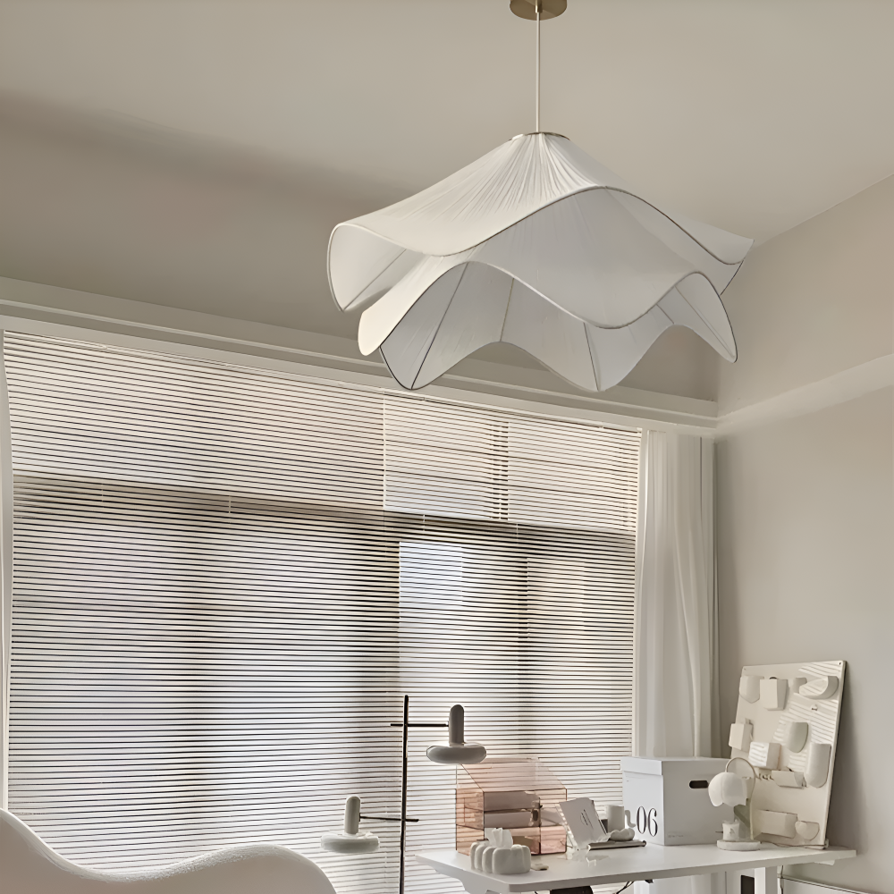 Japandi-inspirerad tygpendellampa - Minimalistisk blommig design taklampa för en lugn atmosfär