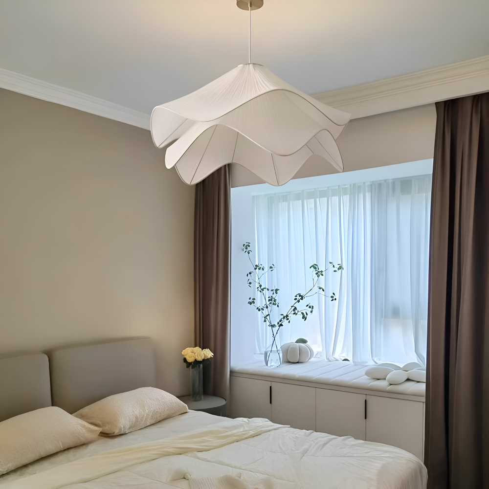 Japandi-inspirerad tygpendellampa - Minimalistisk blommig design taklampa för en lugn atmosfär