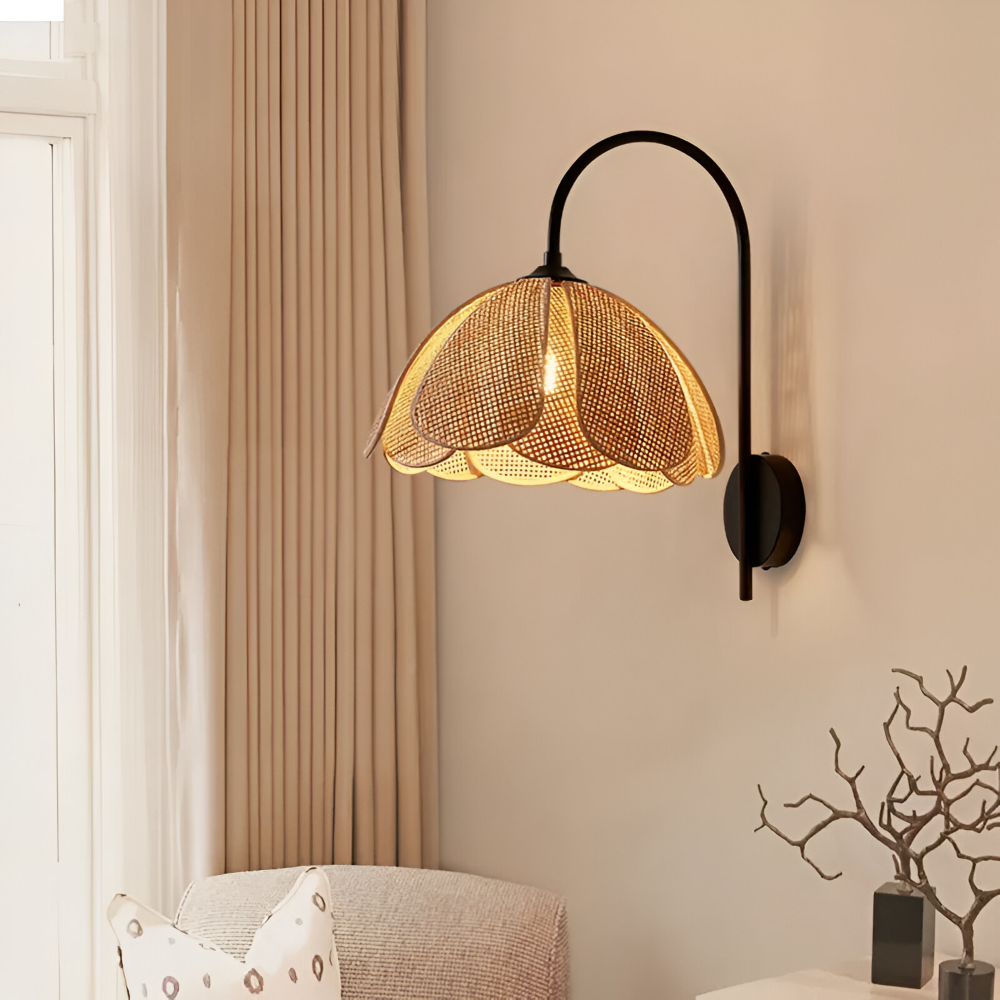 Japanskinspirerad Wabi Sabi Rattan Vägglampa - Vägglampa för Inomhusbruk med Naturlig Blomblad-Design