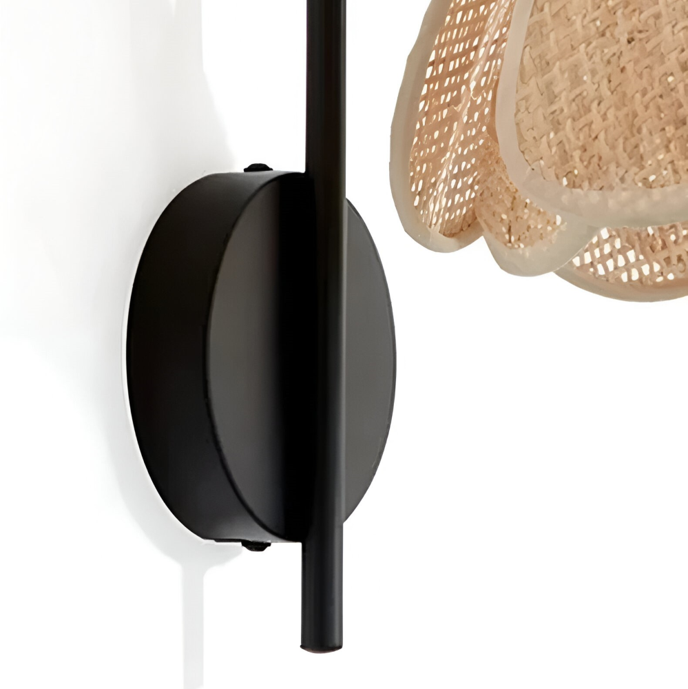 Japanskinspirerad Wabi Sabi Rattan Vägglampa - Vägglampa för Inomhusbruk med Naturlig Blomblad-Design