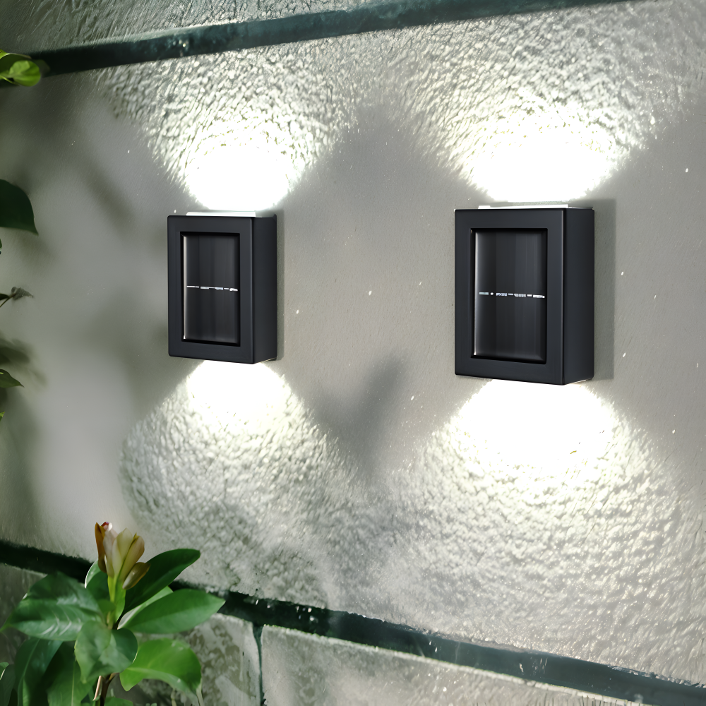 LumiSun Solvägglampa - Solenergidriven Utomhuslampa med Två Strålar