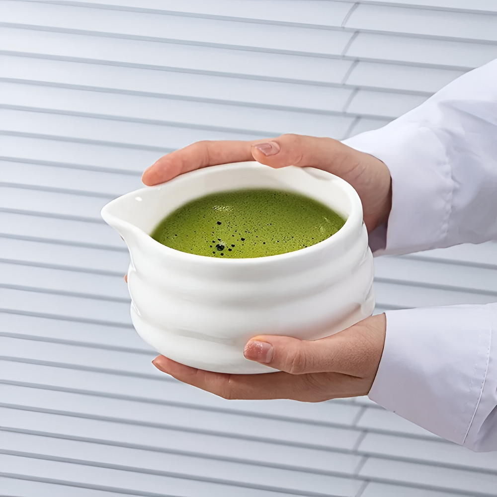 Matcha Te Set Vit 5-delat - Keramikskål 460ml, Bambusvisp (Chasen), Hållare & Sikt - Japansk Design