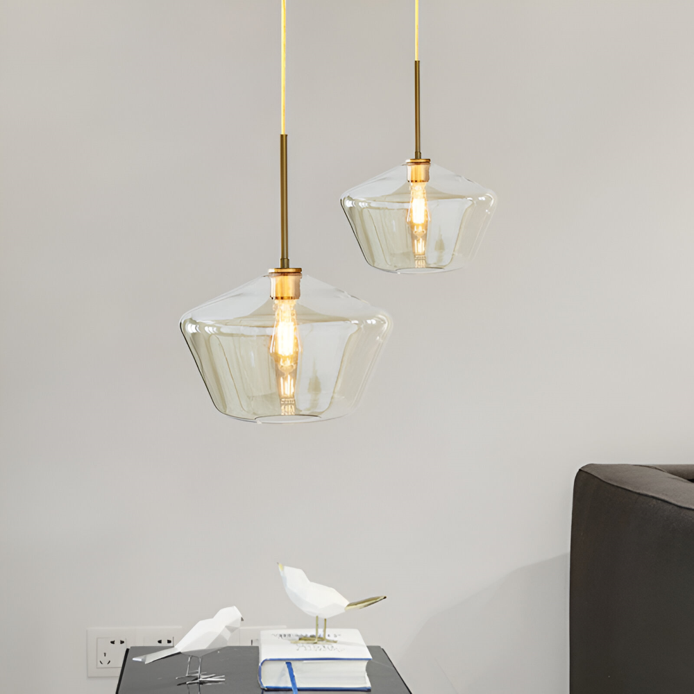 Modern Mässing Pendellampa med Glas Skärm - Taklampa för Stilfull Belysning i Bostadsutrymmen