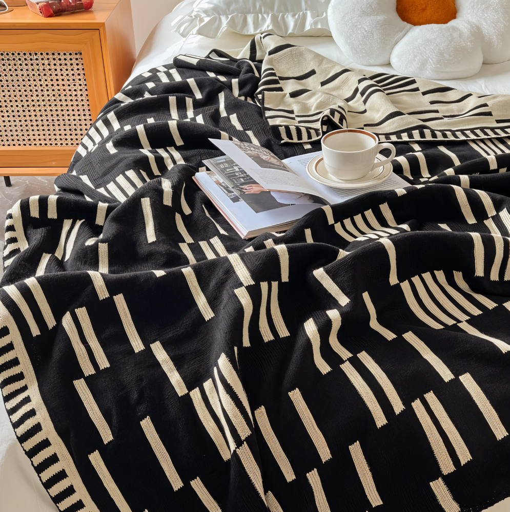 Neutral Dash Plaid - Svart Beige Akryl Fleecefilt - Stickad Sängöverkast