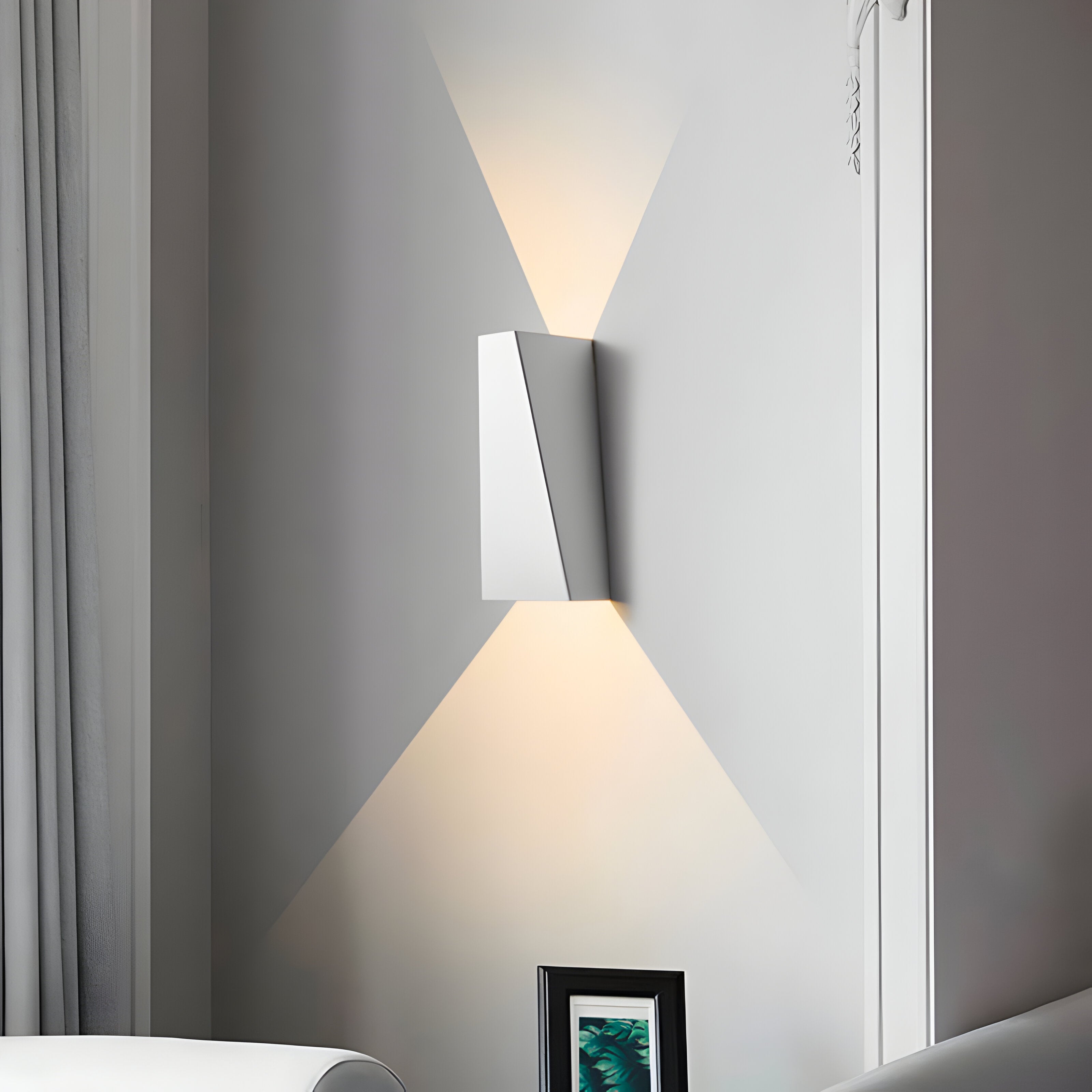 AlumiRay Vägglampa - Minimalistisk Trapetsformad Vägglampa - Upp och ner Vägglampor LED