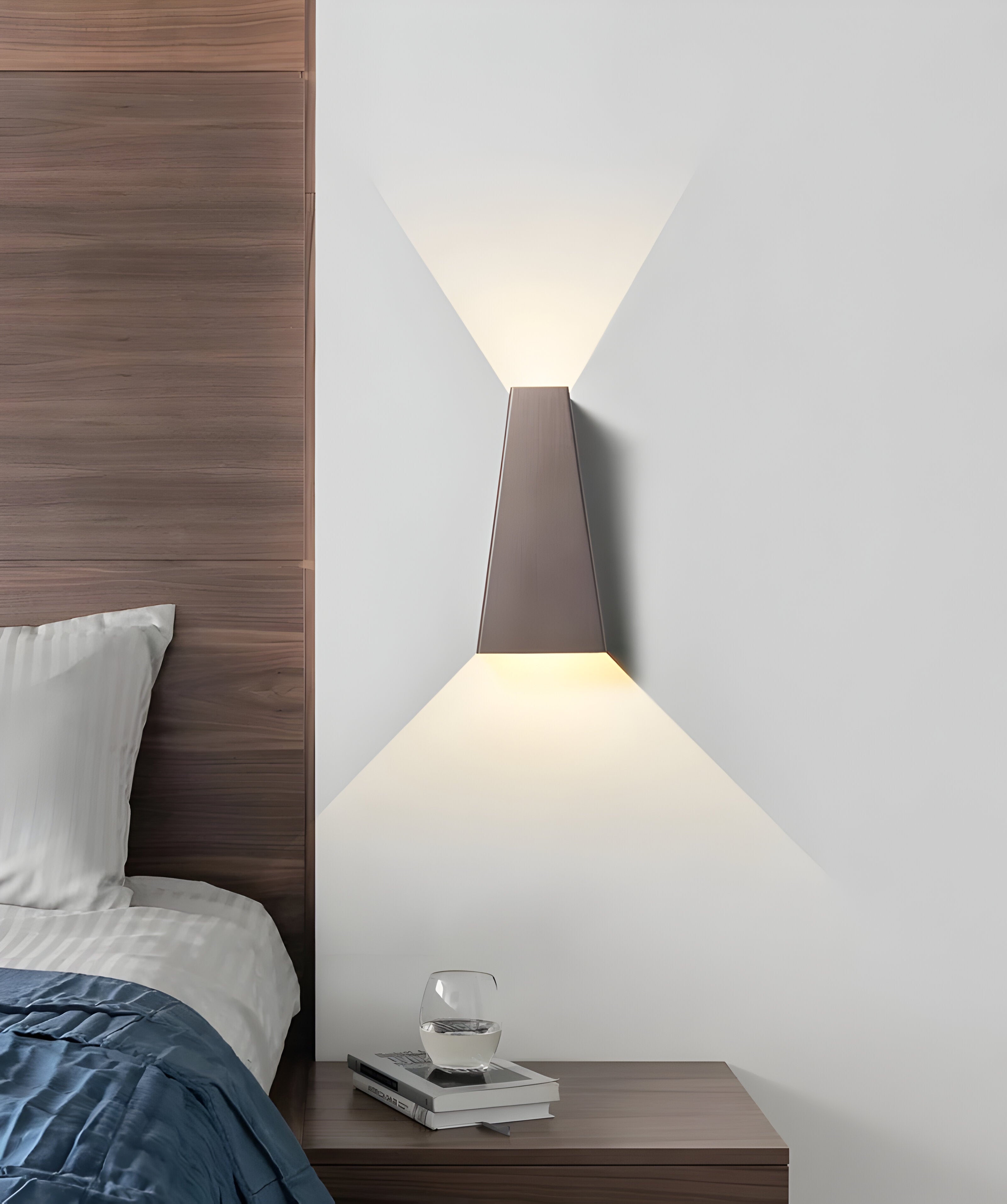 AlumiRay Vägglampa - Minimalistisk Trapetsformad Vägglampa - Upp och ner Vägglampor LED