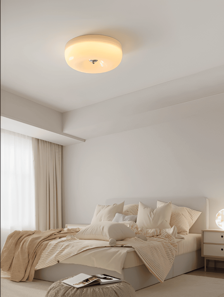 BauhausGleam - Taklampa i Krämfärgat Glas - Rund Utanpåliggande LED-Lampa