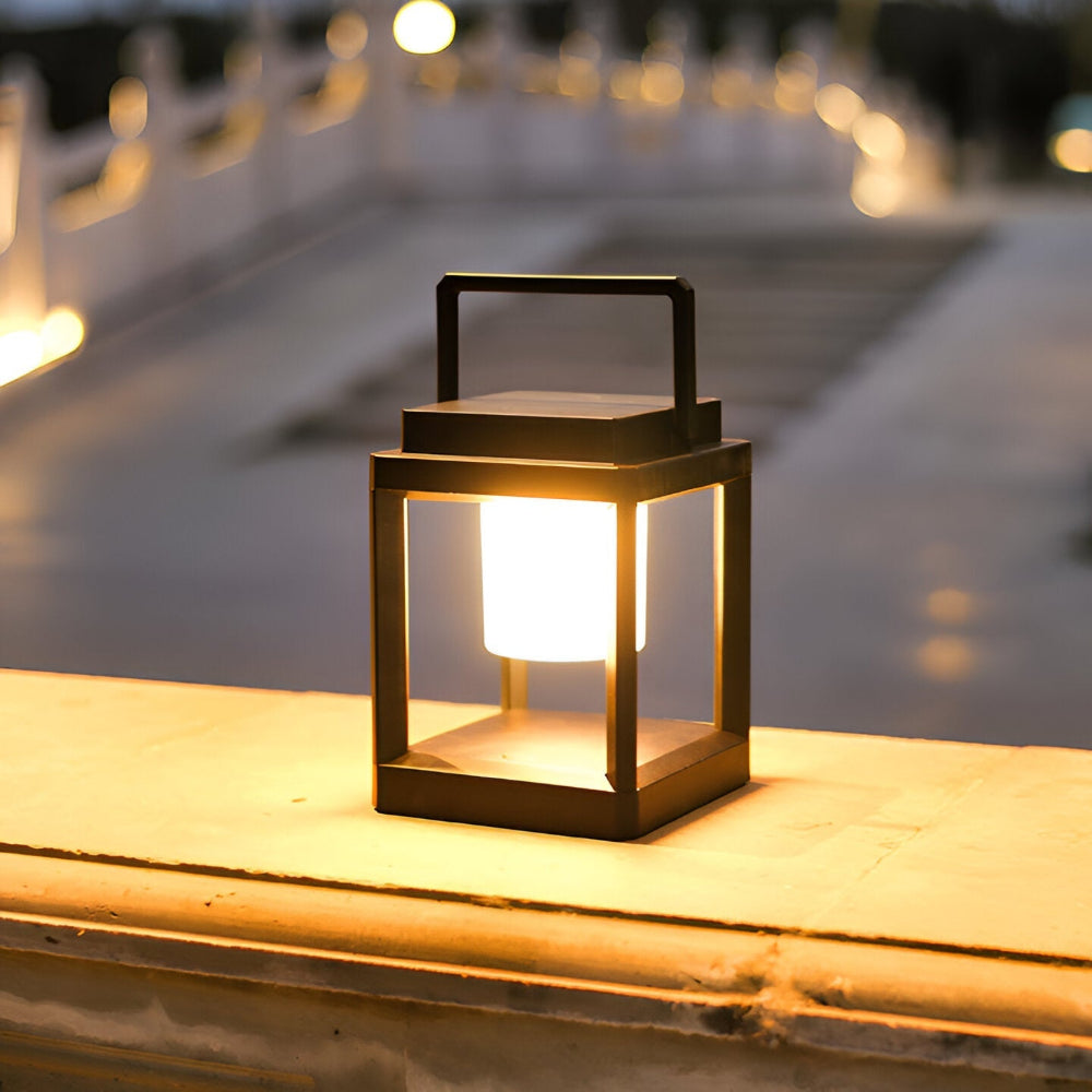BlackQuad Lampa - Sol- & USB-Uppladdningsbar Trädgårdsbelysning - Bärbar Solarlampa för Trädgården