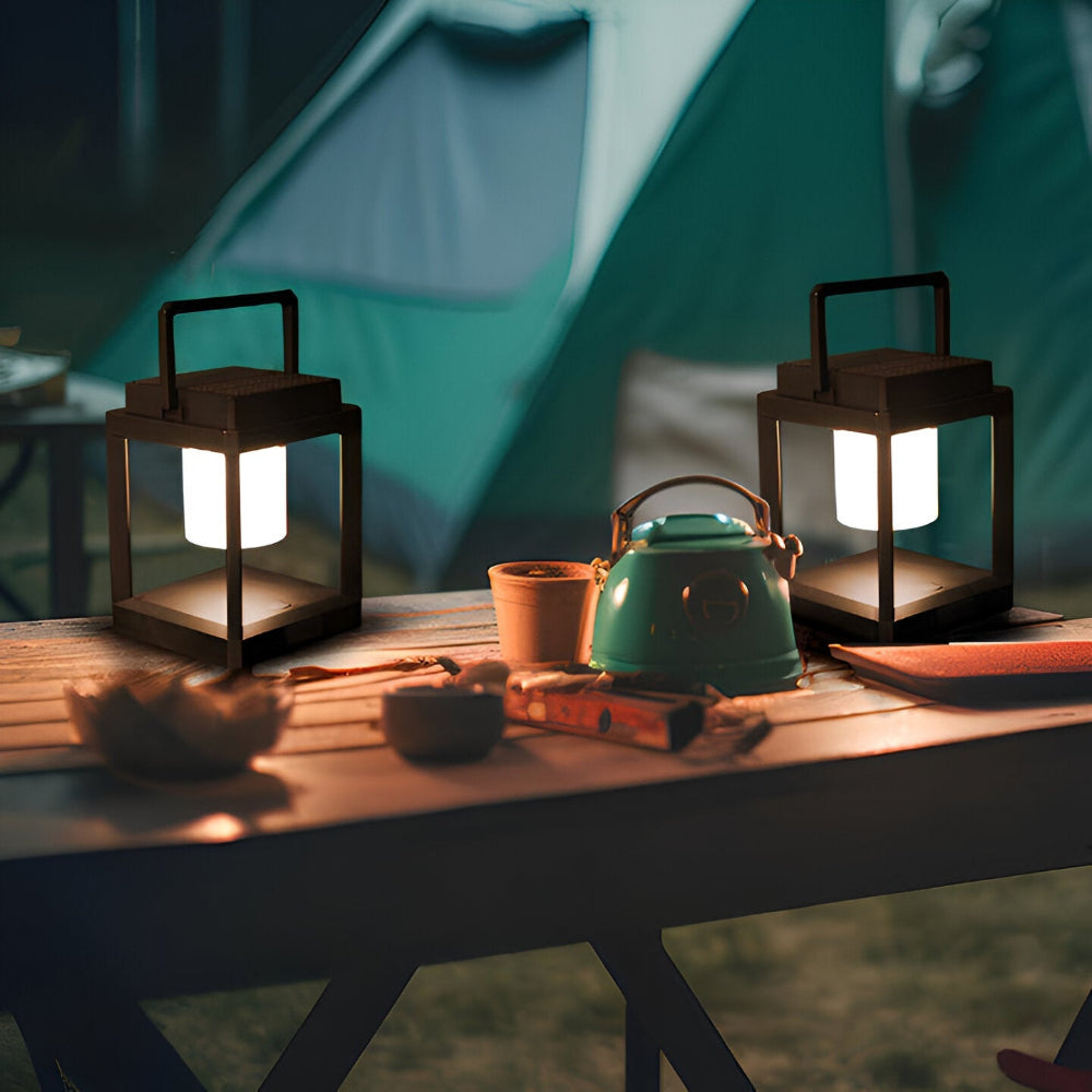 BlackQuad Lampa - Sol- & USB-Uppladdningsbar Trädgårdsbelysning - Bärbar Solarlampa för Trädgården