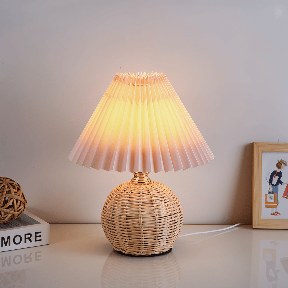 Brolly Plisserad Bordslampa - Retro Rottinglampa - Konisk Bordslampa