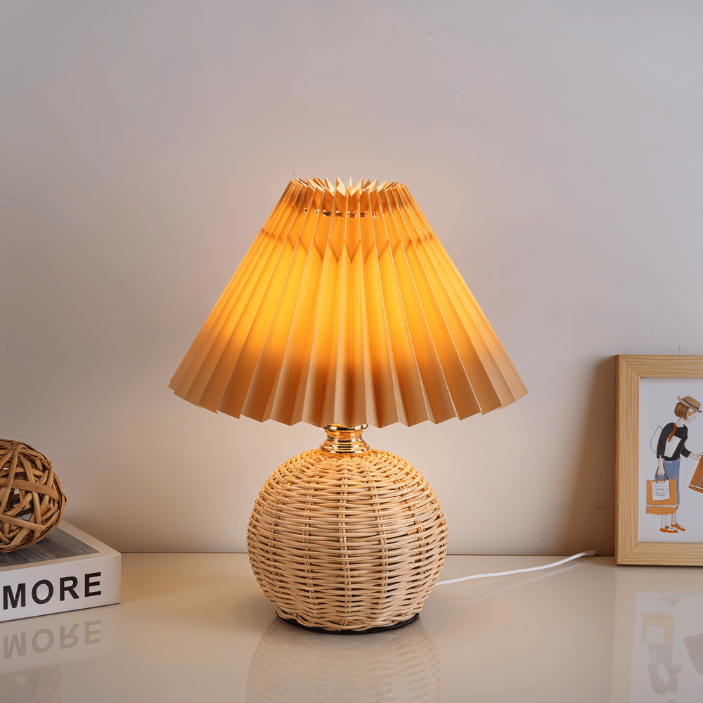 Brolly Plisserad Bordslampa - Retro Rottinglampa - Konisk Bordslampa