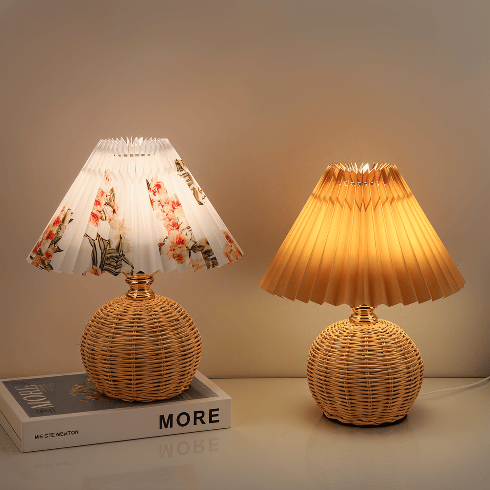 Brolly Plisserad Bordslampa - Retro Rottinglampa - Konisk Bordslampa