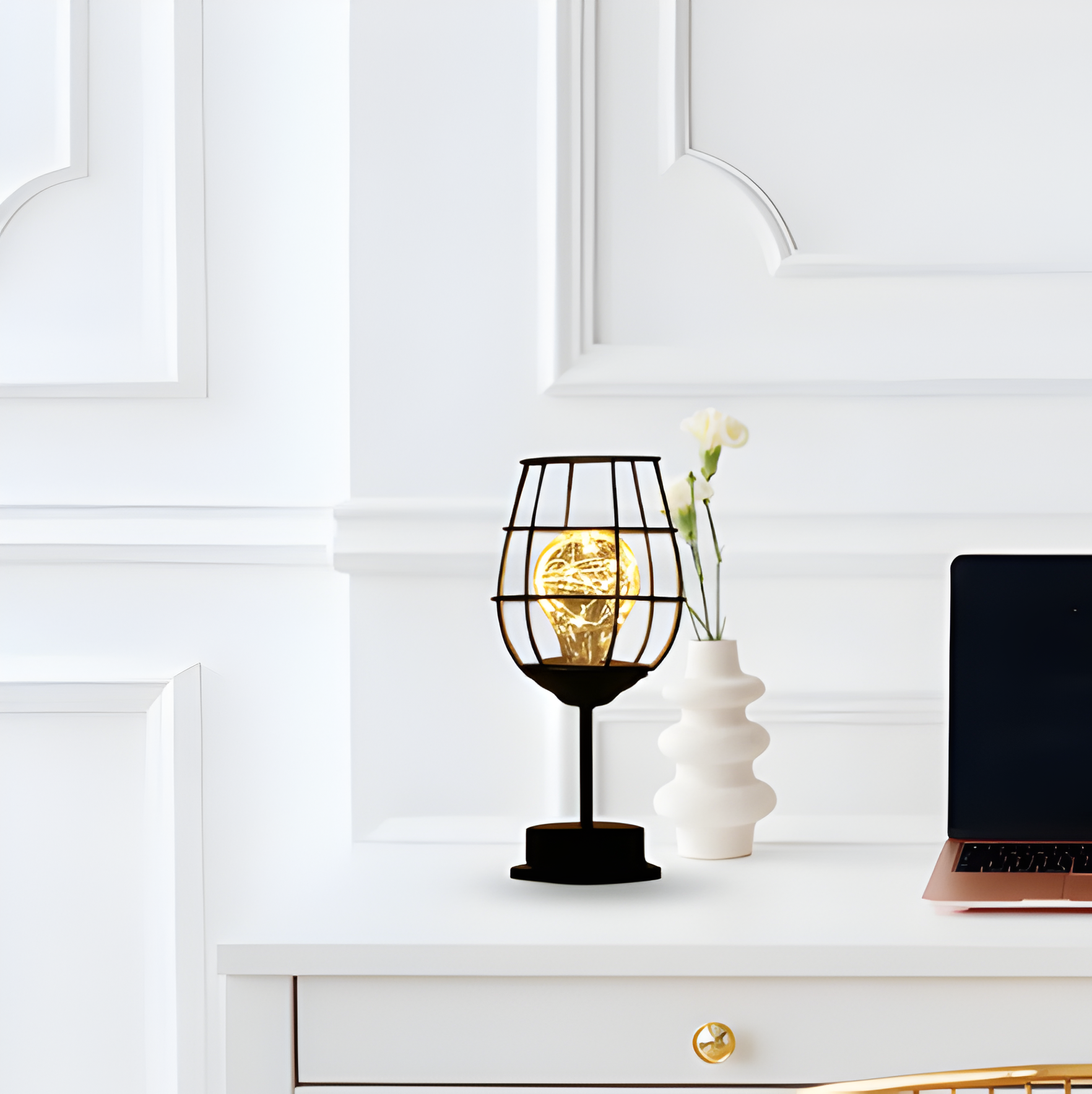 DecanterLume Bordslampa - Modern Skrivbordslampa med Svart Vinflaska