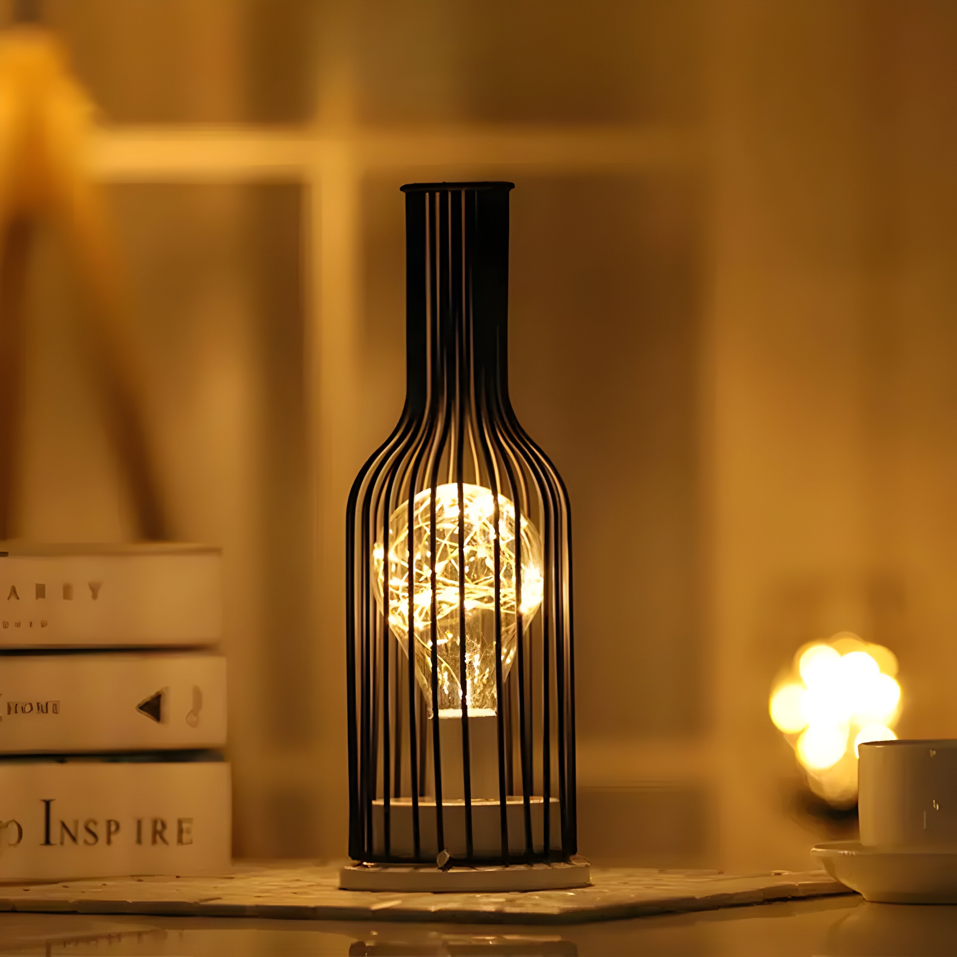 DecanterLume Bordslampa - Modern Skrivbordslampa med Svart Vinflaska