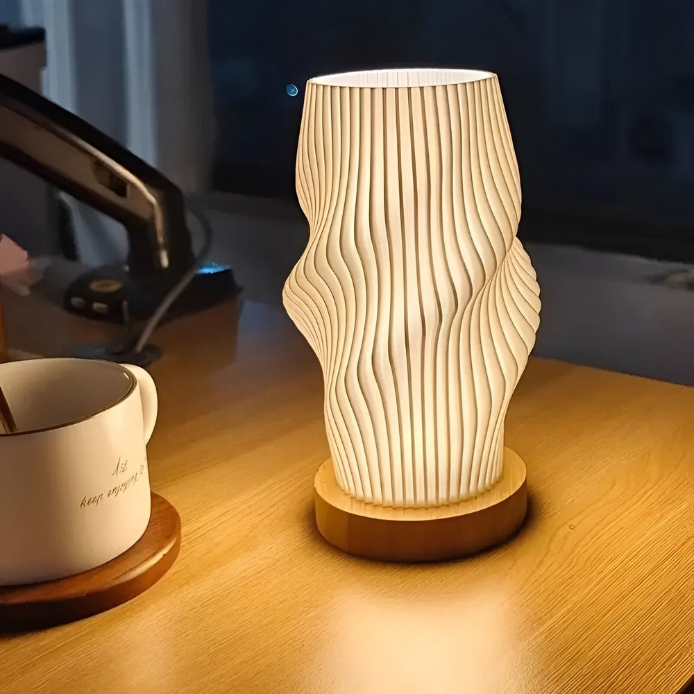 DreamWave - Modern Krämfärgad 3D-Vågslampa med Elegant Metallfot