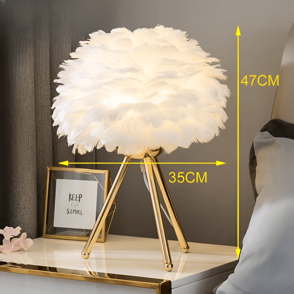Feather Glow - Handgjord Bordslampa med Strutsfjädrar för en Romantisk Atmosfär
