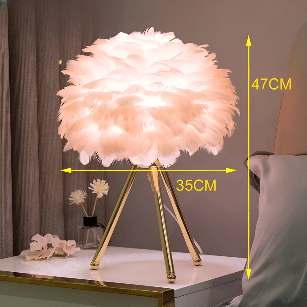 Feather Glow - Handgjord Bordslampa med Strutsfjädrar för en Romantisk Atmosfär